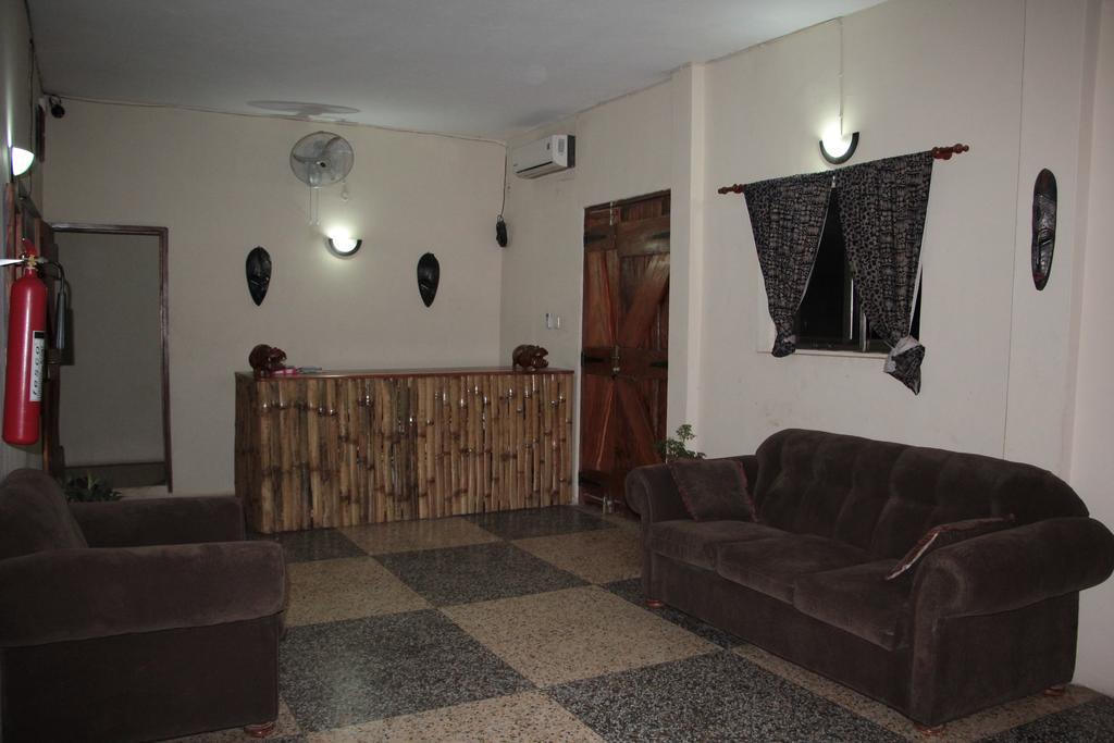 The Sleepy Hippo Hotel Acra Exterior foto