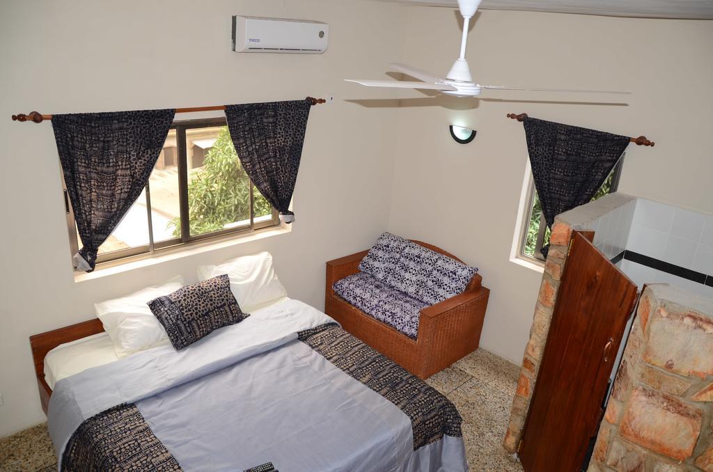 The Sleepy Hippo Hotel Acra Exterior foto