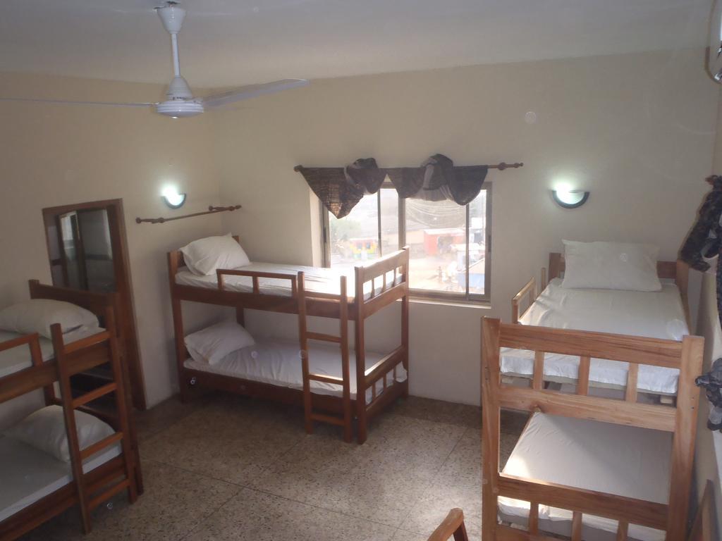 The Sleepy Hippo Hotel Acra Quarto foto